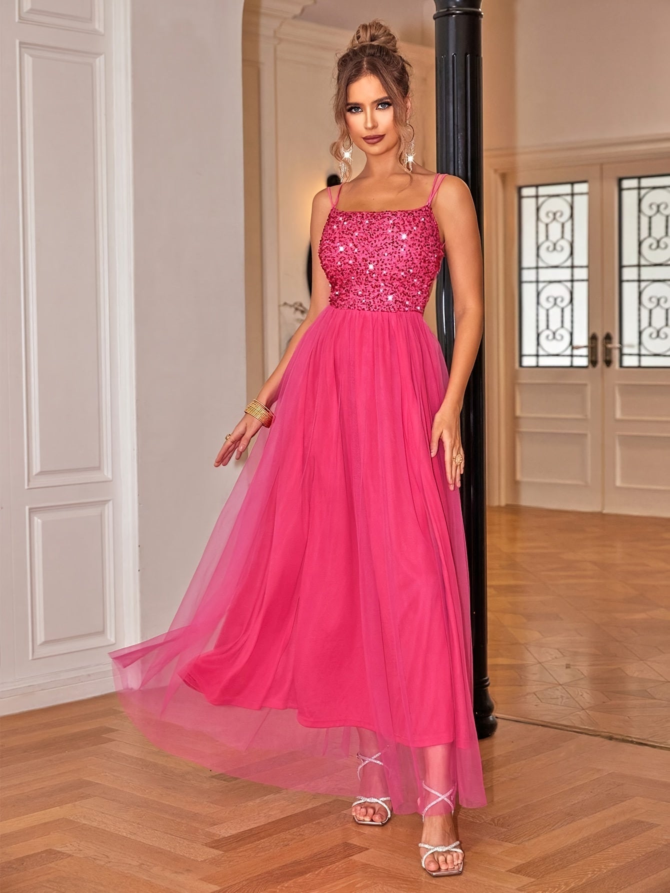 Schwarzes Abendkleid mit Pailletten von Valda
