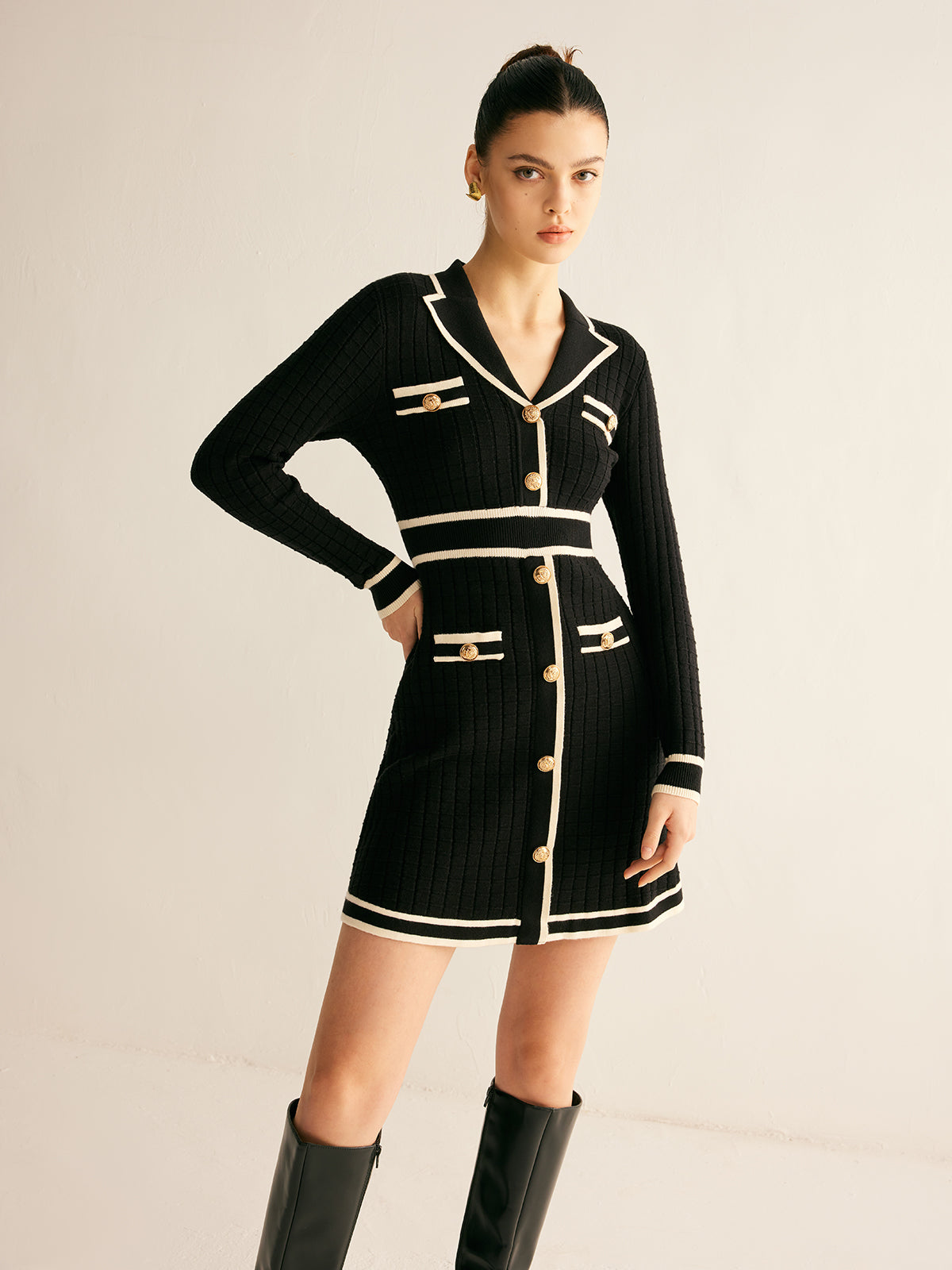 Schwarzes Damen-Midi-Kleid im Old-Money-Stil mit weißen Details
