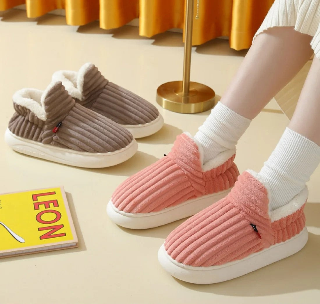 SoftNest™ – Warme Hausschuhe für Damen mit Fußbett