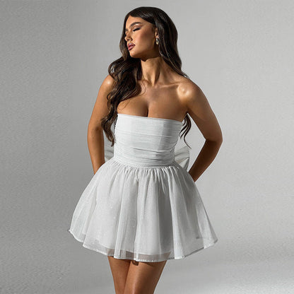 Sommerliches Spitzenkleid ohne Ärmel mit Rückenschleife von Elarova