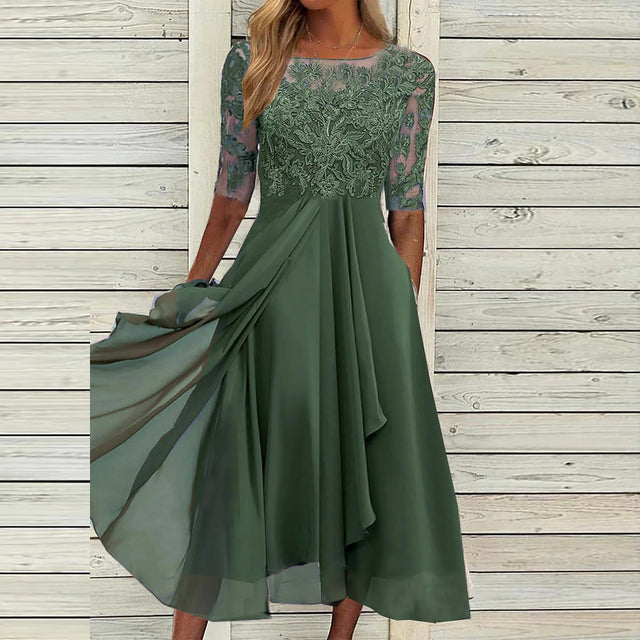 Spitzenbesetztes, halblanges Ballkleid