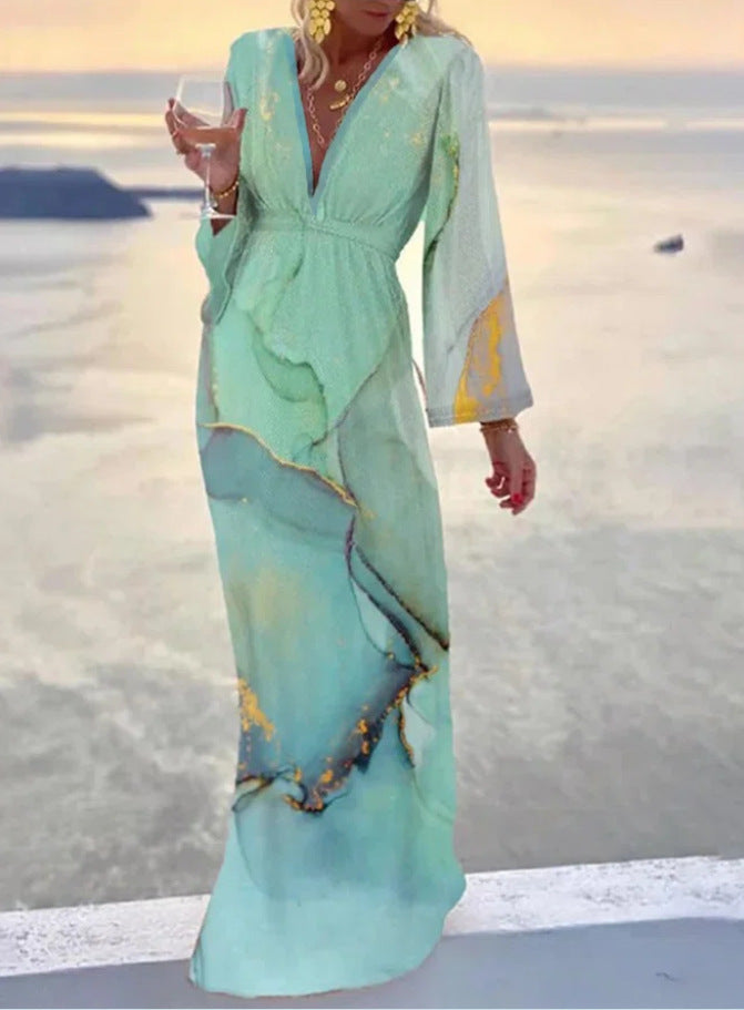 Strandkleid mit V-Ausschnitt, Chiffonärmeln und Taillierung von Elarova