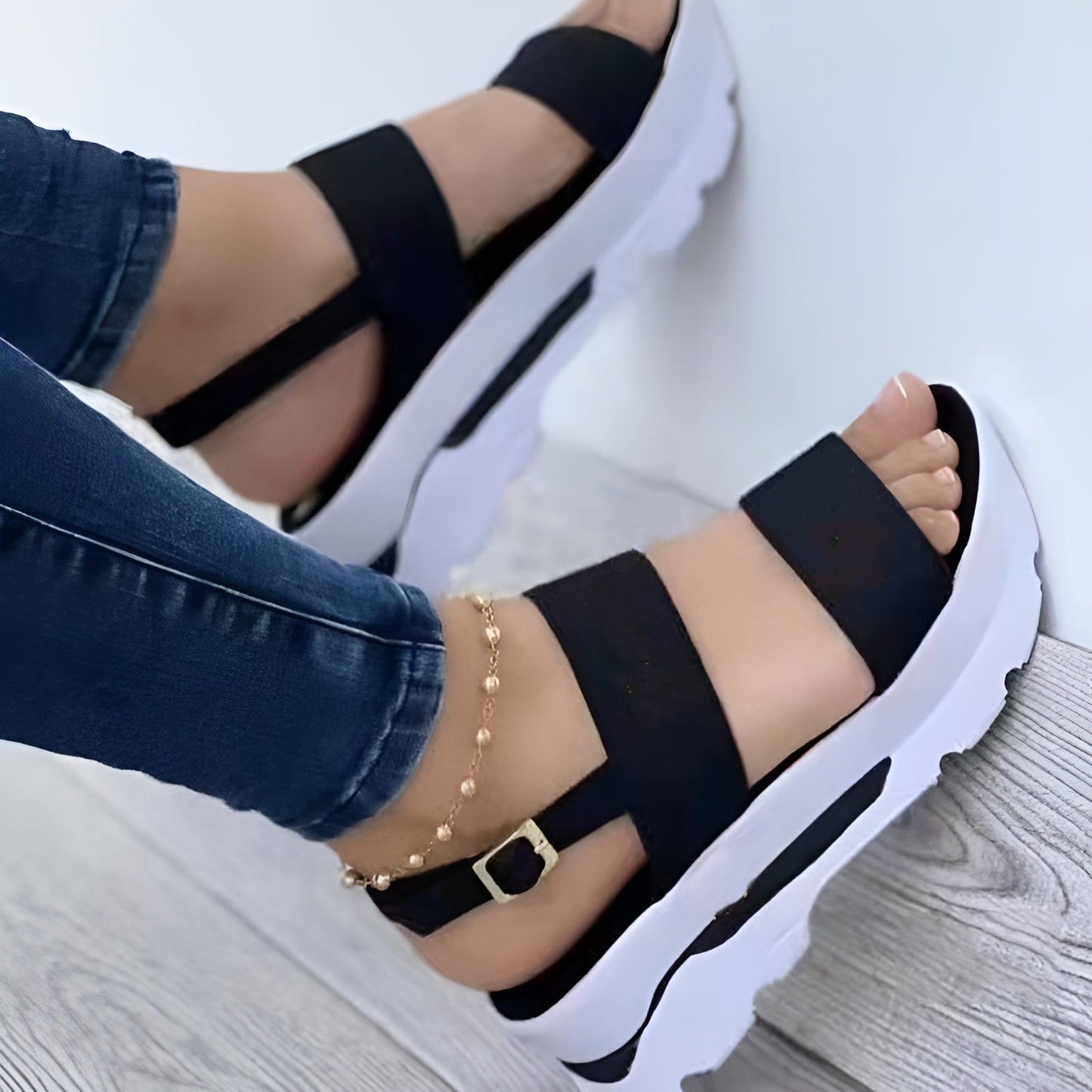 Trendige orthopädische Sandalen für Damen