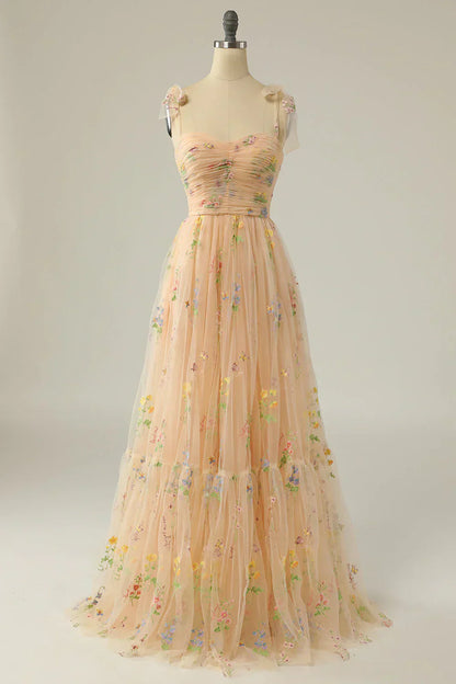 Tüll-Ballkleid mit Blumenbesteck