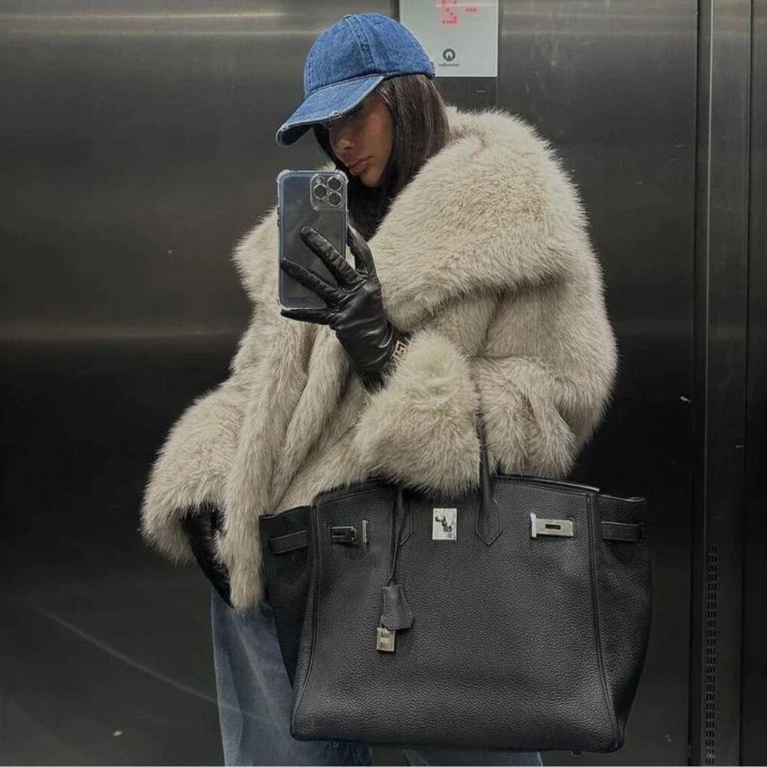 Umaya: Luxuriöse Kunstpelzjacke in weichem Taupe