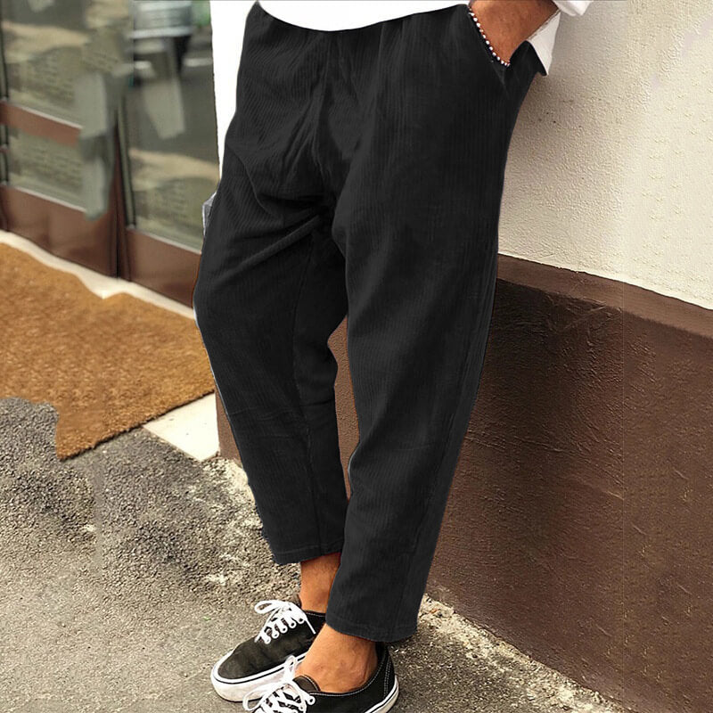 Unkomplizierte, lockere Männercordhose im Western-Stil