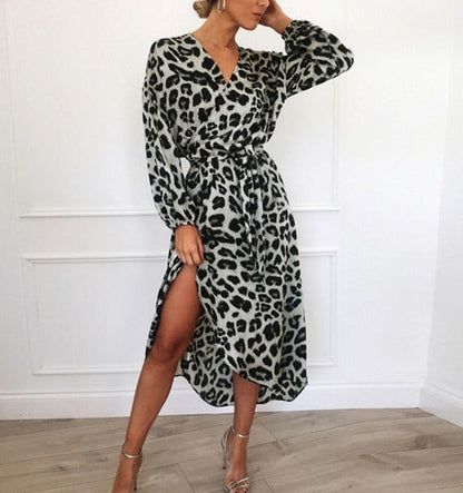 V-Ausschnitt Leopardenkleid 2024