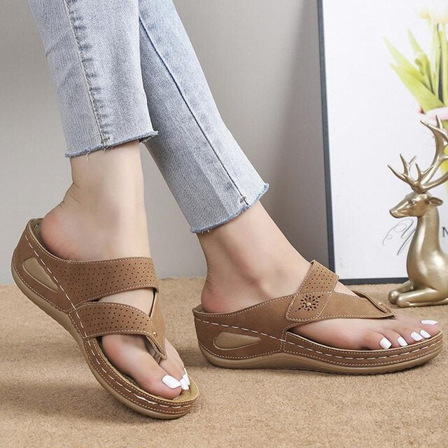VICTORIA – Orthopädische Sandalen mit flachen Absätzen