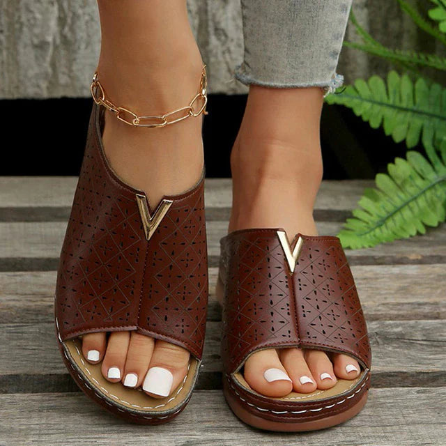 VIOLET – Orthopädische flache Sandalen mit Riemen