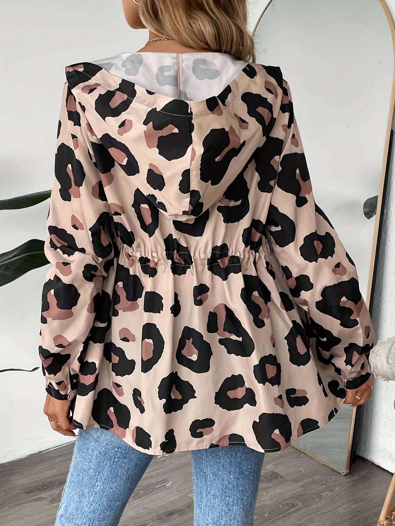 VitaHood™ – Elegante Lange Damenjacke mit Kapuze für Winter