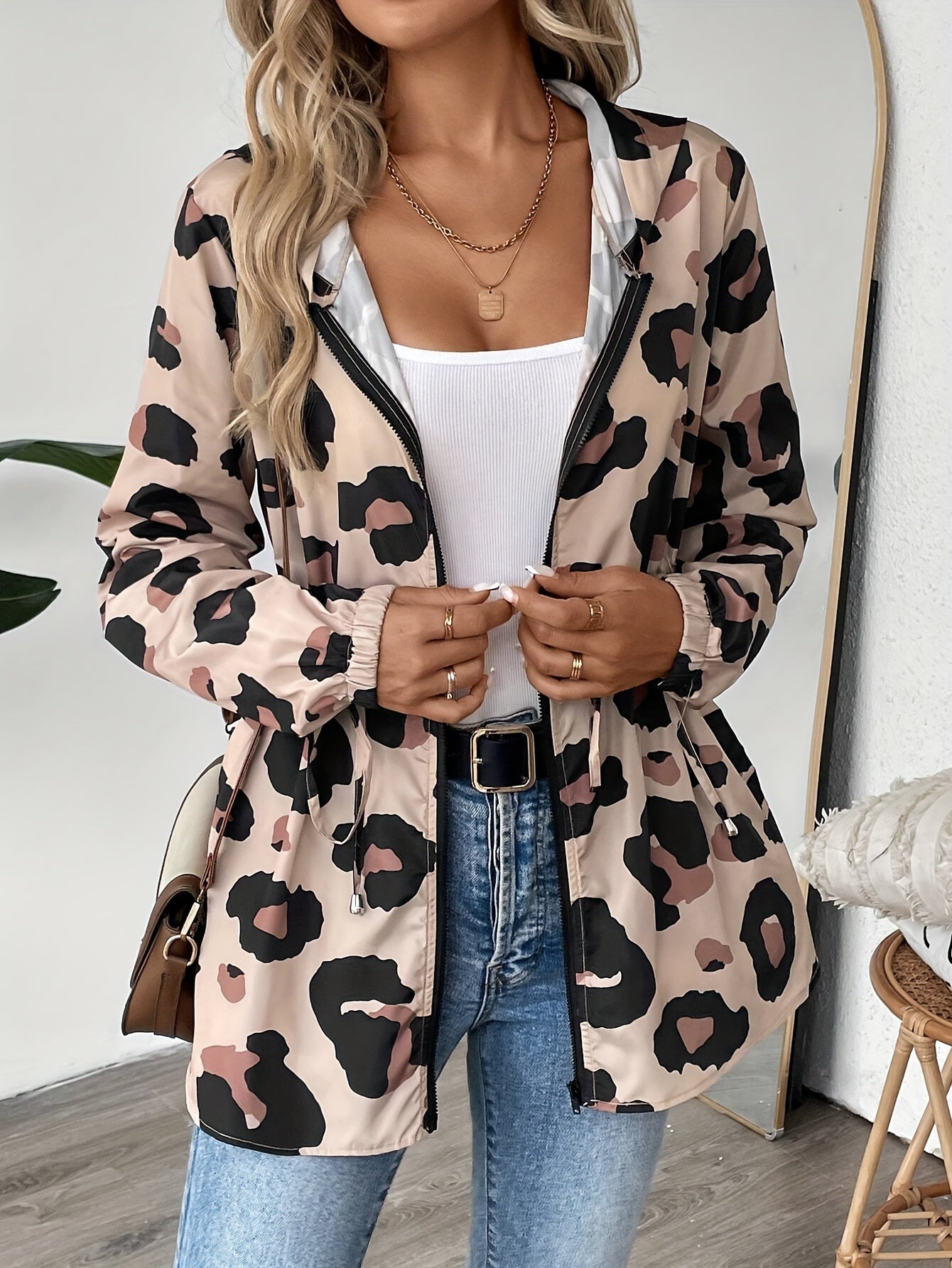 VitaHood™ – Elegante Lange Damenjacke mit Kapuze für Winter