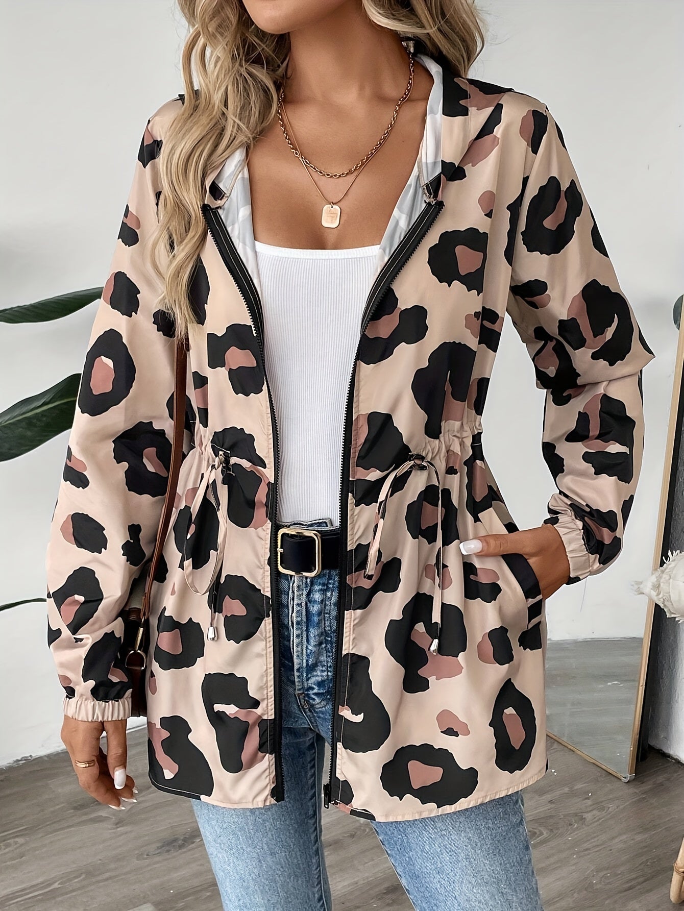 VitaHood™ – Elegante Lange Damenjacke mit Kapuze für Winter