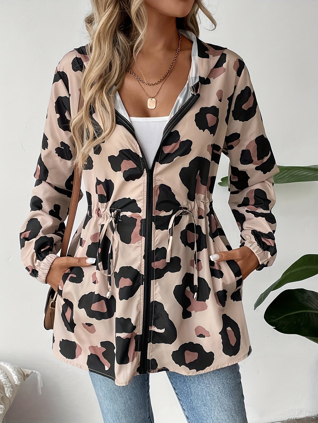 VitaHood™ – Elegante Lange Damenjacke mit Kapuze für Winter