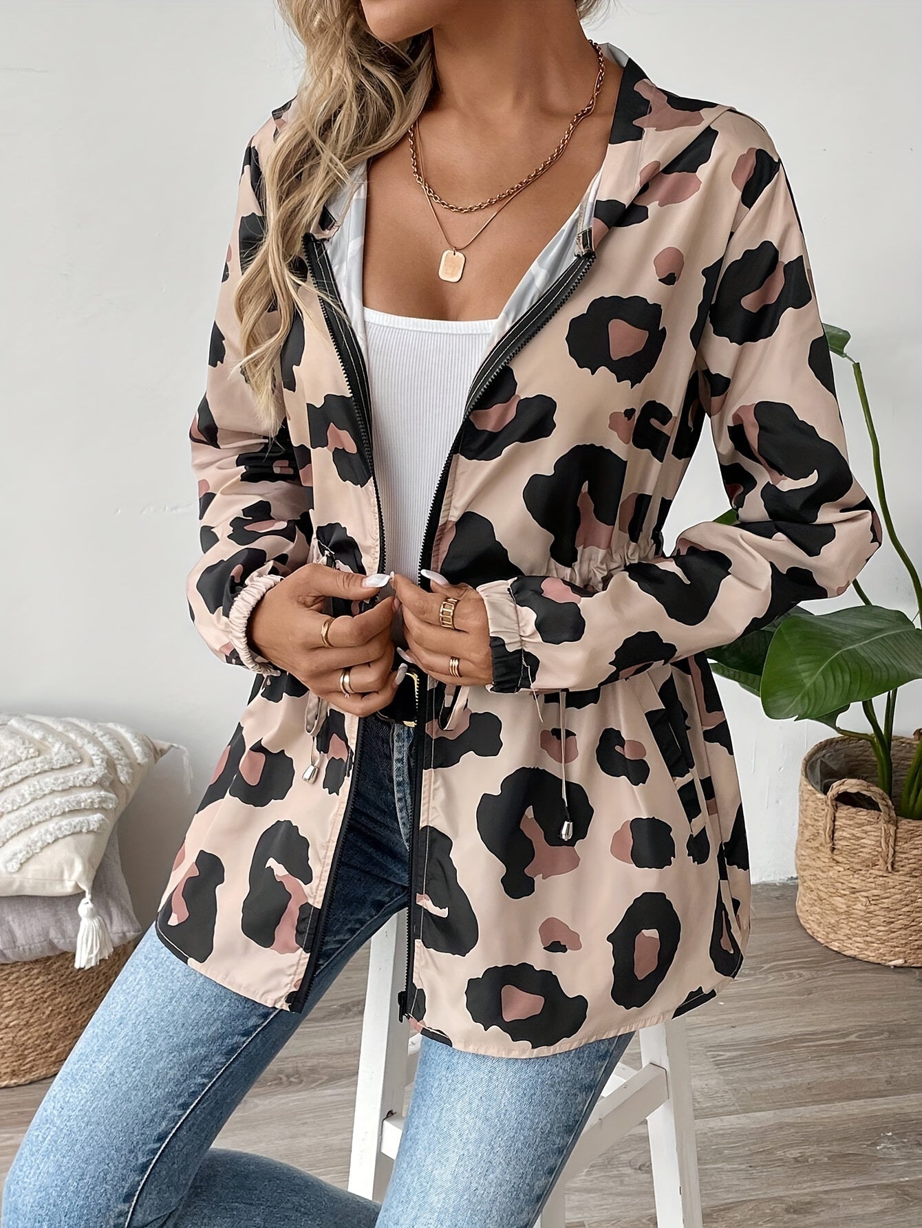 VitaHood™ – Elegante Lange Damenjacke mit Kapuze für Winter