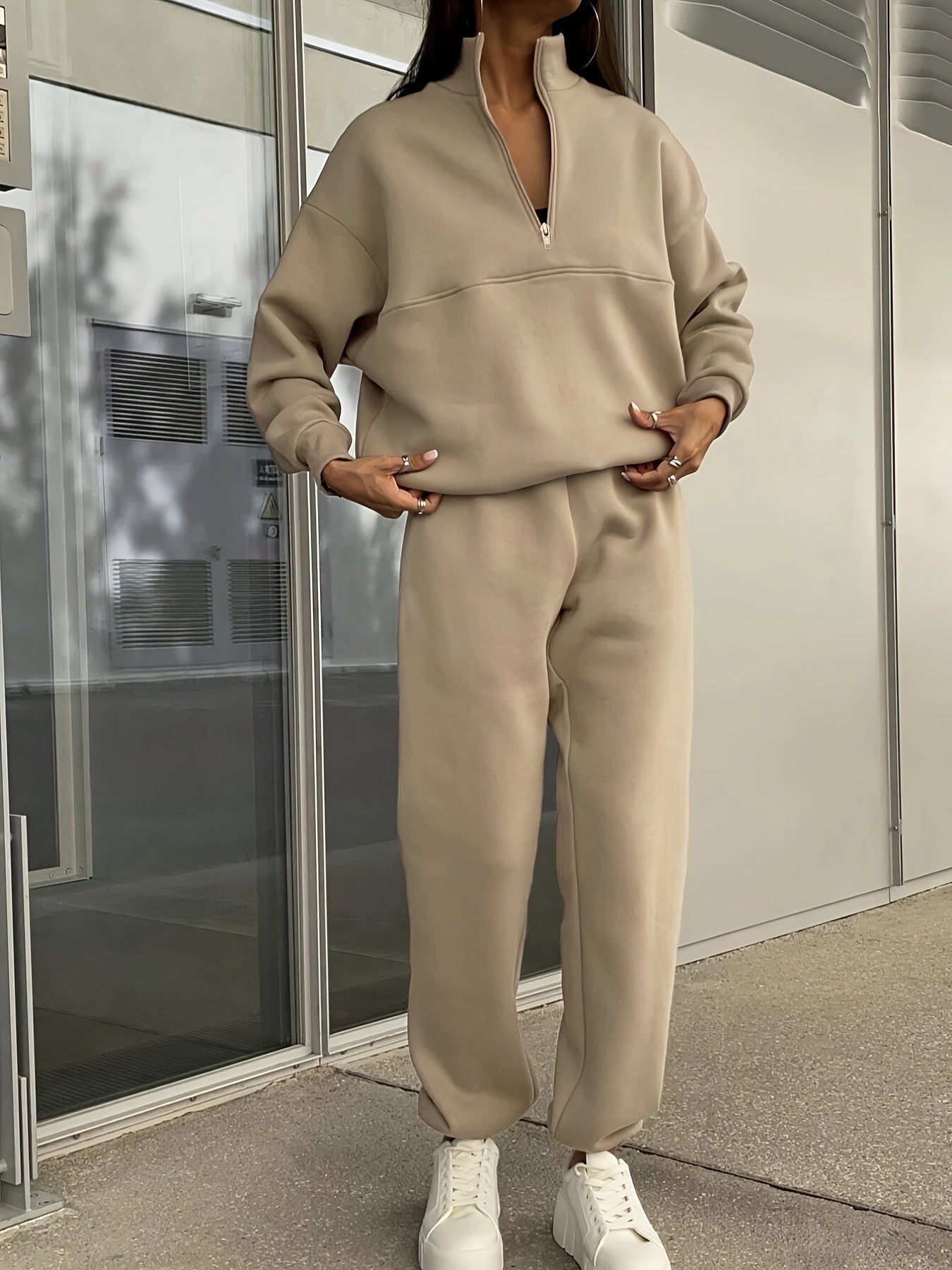 VitaLuxe™ – Eleganter Damen Trainingsanzug mit Stehkragen