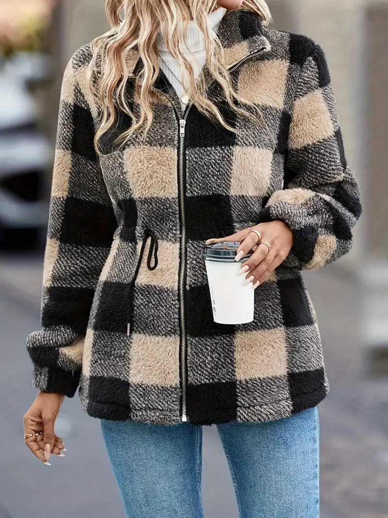 Warme Shilari Teddyjacke mit Karo-Muster und Knopfleiste