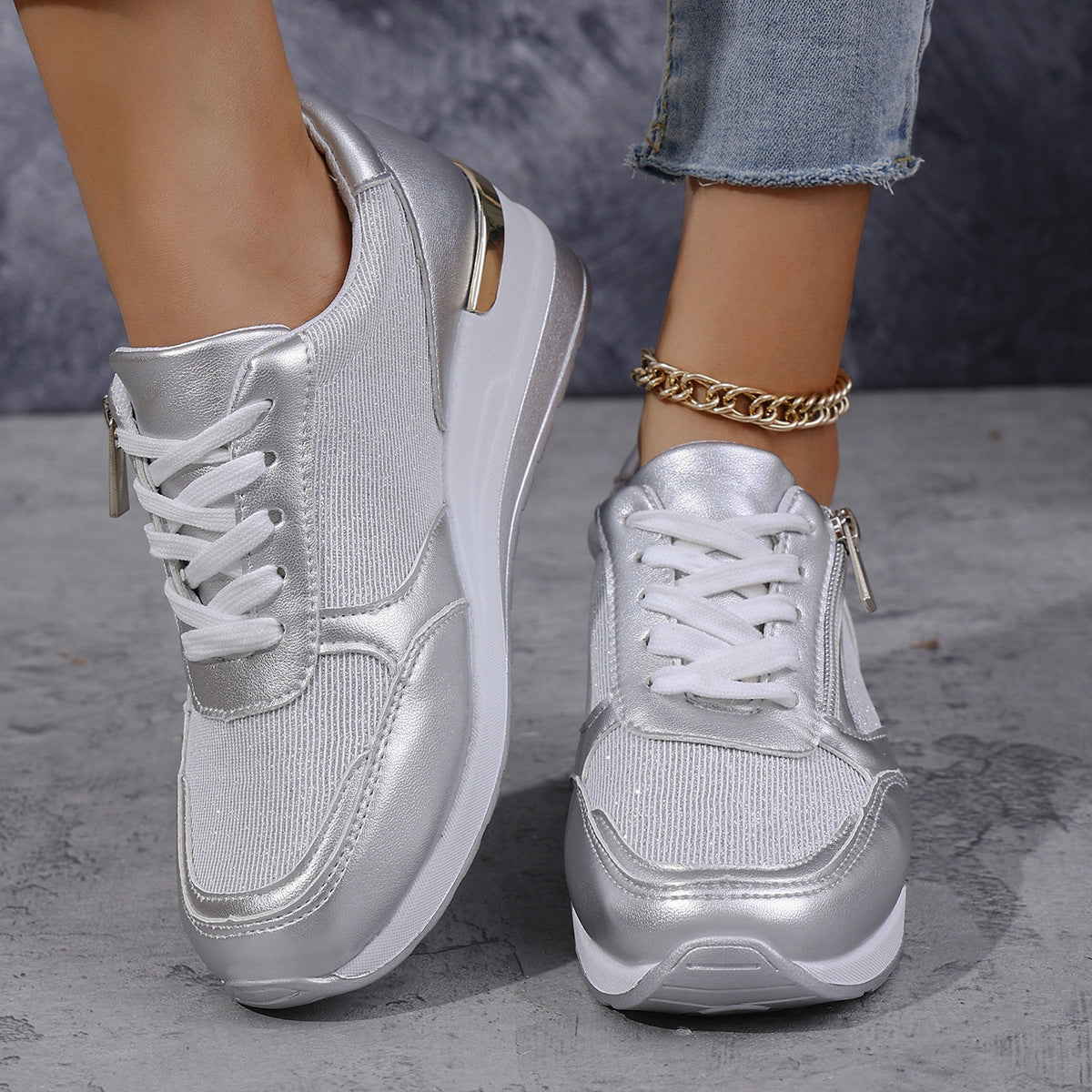 Stilvolle Sneaker mit hohen Sohlen Metallic Silber Gold