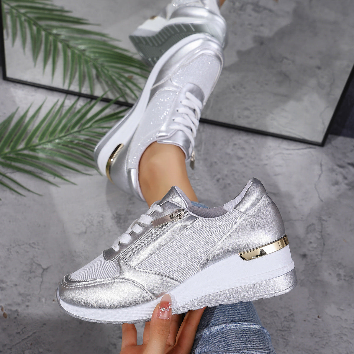 Stilvolle Sneaker mit hohen Sohlen Metallic Silber Gold